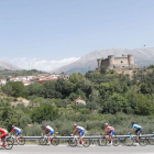 Los ciclistas de la Vuelta al inicio de la novena etapa.