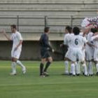 Los jugadores de la Cultural celebran un gol ante el Sporting en un partido de pretemporada