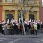 Un momento de la concentración delante del Rectorado
