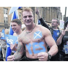 Partidarios de la independencia de Escocia, en una acto por la secesión en Edimburgo, el pasado septiembre.