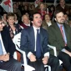 Aznar, en el centro, ayer en el acto de Tomelloso