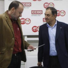 Ignacio Fernández y Arturo Fernández, antes de presentar la fiesta del Primero de Mayo en León.