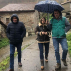 Fidentino Reyero, Ester Muñoz y Antonio Mendoza, ayer por Sajambre. DL