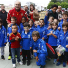 Manolo ‘el del bombo’ no se cansó de firmar autógrafos ni de fotografiarse con los niños