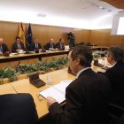 Asistentes a la reunión del pacto antiyihadista celebrada ayer. JAVIER LIZÓN
