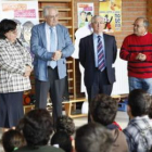 Mercedes Fernández, Guillermo García, el inspector de Educación y el director del centro.