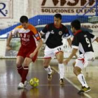 La aportación en el juego colectivo de Rodrigo (i) puede resultar determinante para el equipo leonés