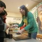 El artista sevillano, durante su última firma de discos en la capital leonesa