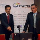 El director de Transportes y el presidente del Cluster de Automoción Facyl, ayer, en Valladolid.