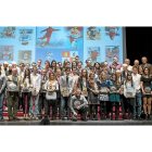 Los premiados por la Federación de Castilla y León de Atletismo posan con sus trofeos al final de la gala celebrada ayer.