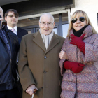 Carrasco junto a Nicanor López y Del Árbol (al fondo), en la inauguración del consultorio.