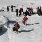 Un momento del rescate del esquiador herido en Ávila.