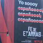 Imagen del cartel promocional de la película de Netflix Fe de etarras, en San Sebastián