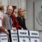 Manifestantes contra el aborto se concentran ante el Tribunal Supremo, en Londres.