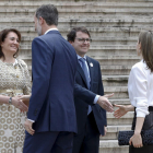 Los reyes saludan a García Cirac y a Mañueco. BALLESTEROS