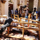 Tremenda imagen con los cadáveres que dejaron los atentados en ina iglesia cerca de Colombo.