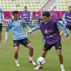 Pedro Rodriguez y Jesús Navas durante el entrenamiento de la selección española.