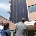 Placas solares en la fachada del Ayuntamiento de Gavà.