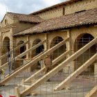 La iglesia ha tenido que ser apuntalada ante su deterioro.