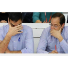 Sánhez y Luena durante el comité federal del PSOE, el pasado abril, en Madrid.