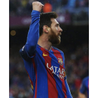 Messi celebra el primer gol del Barcelona ayer ante Osasuna. ALEJANDRO GARCÍA