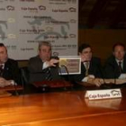 Pérez Tubilla y Javier Ajenjo (en el centro) al presentar la nueva tarjeta