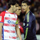 El rostro de Cristiano Ronaldo refleja la impotencia que demostró ayer el conjunto de Mourinho en Los Cármenes.