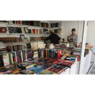 La plaza de San Marcelo acoge desde hoy y durante 22 días la Feria del Libro Antiguo. RAMIRO