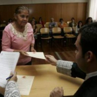Las notificaciones judiciales en mano pasarán a la historia. En la foto de archivo, un acto de nacio