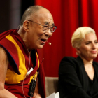 El Dalai Lama y Lady Gaga, en Indianapolis.
