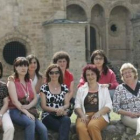 Eugenia Alba, segunda por la izquierda, en foto de archivo de las candidatas políticas de Carracedel