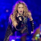 Shakira, durante su actuación en el Palau Sant Jordi en El dorado Tour.