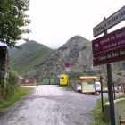 Estado de la carretera a la entrada de Peñalba de Santiago.