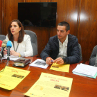 La representante de Manos Unidas, Baílez y miembros de la organización, ayer.