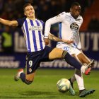 El delantero de la SD Ponferradina Álex Aizpuru Kaxe durante el partido de Liga de Segunda División disputado en El Toralín.