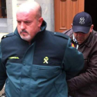Álvarez abandona el Juzgado de Cangas de Narcea tras prestar declaración.