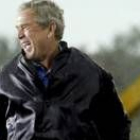 El presidente Bush negocia una resolución para que los cascos azules le ayuden en su misión