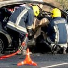 Los bomberos retiran un cuerpo de un accidente ocurrido la semana pasada en Fuerteventura
