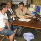 De Francisco y González junto a Rubén Río, ayer en el despacho municipal del PAL.