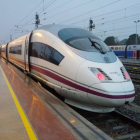 El AVE, a su llegada a la estación de Figueres, este miércoles.