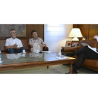 Aparicio, Prieto, Hernández y Herrera, en un momento de la reunión en la Junta a la que también asistió Valdeón.