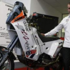 Ramón Gutiérrez junto a la KTM 690 con la que afrontará su cuarta aventura en el Dakar.