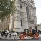 Una carroza real pasea delante de Westminster durante el ensayo general.