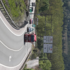 Villamartín de la Abadía, justo donde se dividen las carreteras que van hacia Galicia por Villafranca y Valdeorras y donde empezaría la autovía A-76. l. de la mata