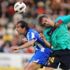 Sáizar y Muniesa pugnan por un balón en el transcurso de la primera parte del choque de ayer.