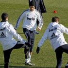 La plantilla madridista entrenó ayer sin Adebayor.