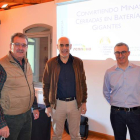 El alcalde de Sanero, junto al director de la Escula de Minas y el director de Museo. CASTRO