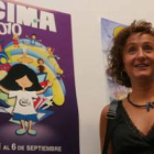 La edil de Cultura de Ponferrada posó ayer junto al cartel ganador.