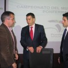 Patricio Sánchez, Carlos López Riesco y Antonio Atanasio antes de la charla en Orense.