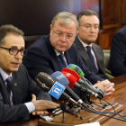 Ángel Alonso, Antonio Silván, Fernando Salguero y Efrén Alonso, tras la firma del acuerdo. MARCIANO PÉREZ